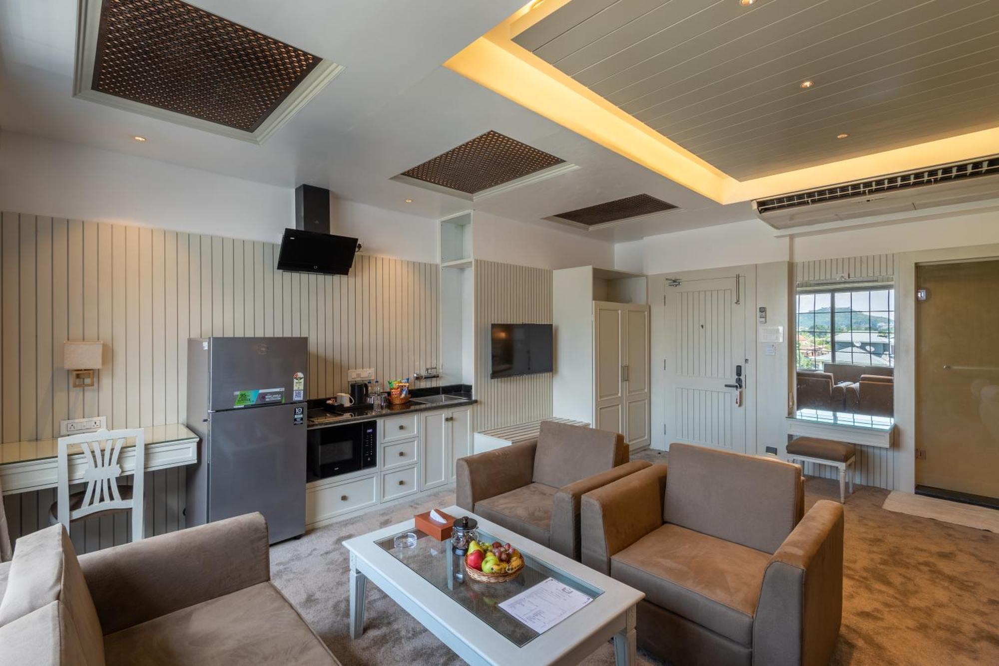 Hotel Grand Boulevard Durgjan Luaran gambar