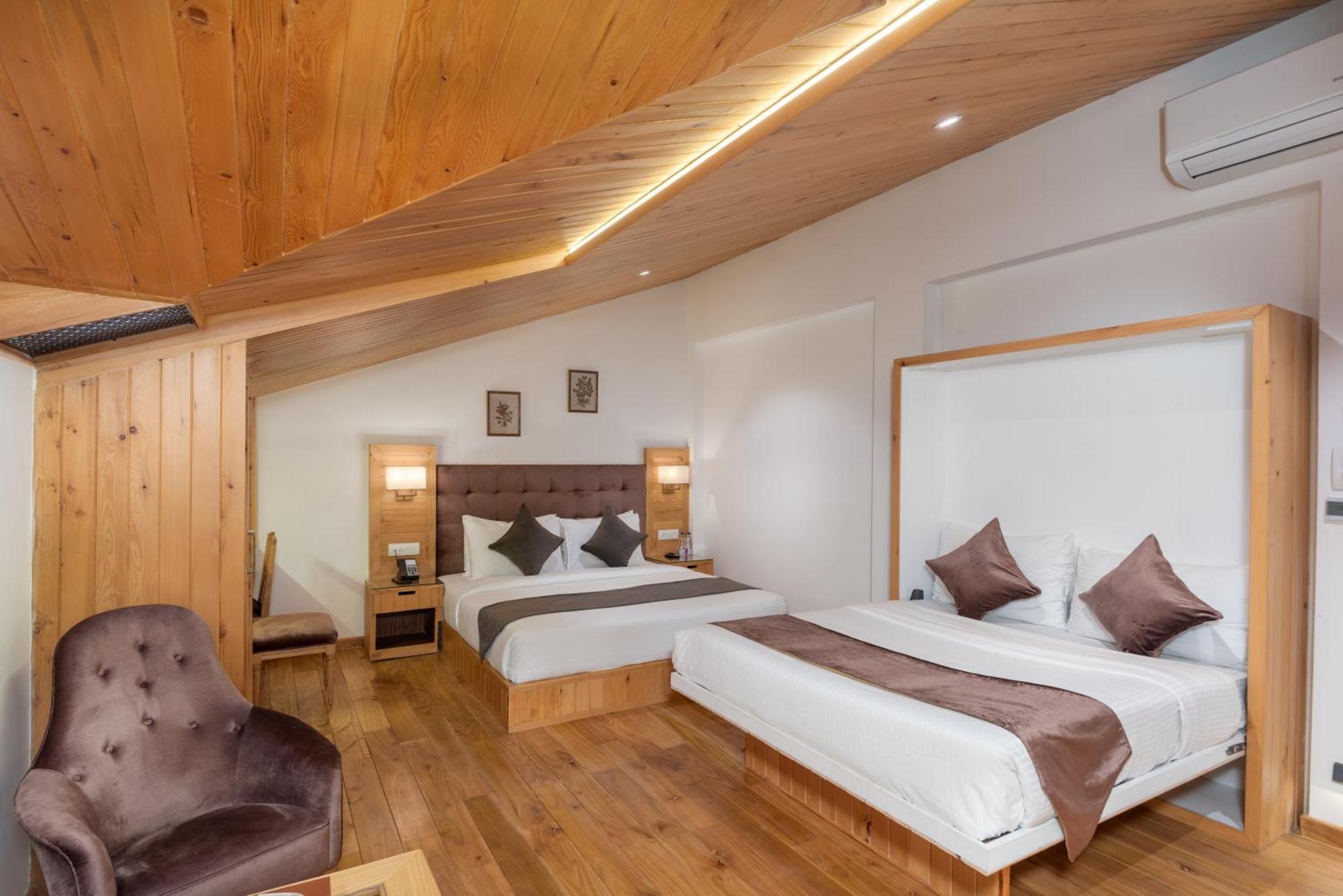 Hotel Grand Boulevard Durgjan Luaran gambar