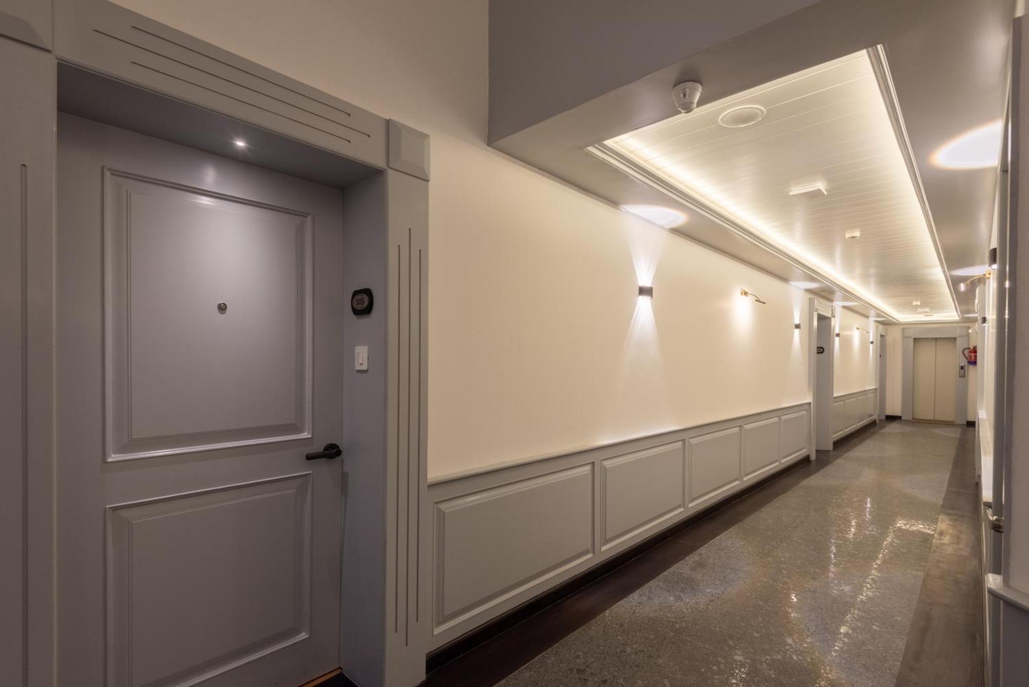 Hotel Grand Boulevard Durgjan Luaran gambar