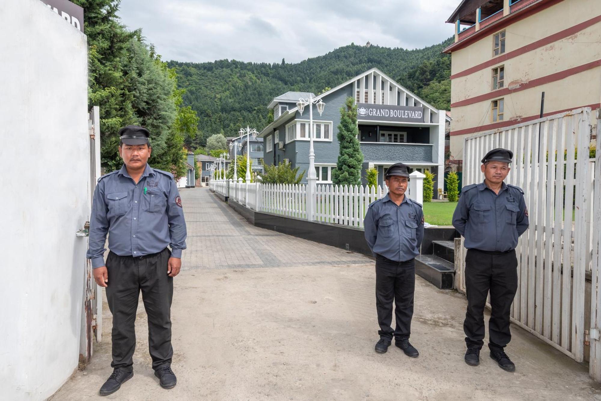 Hotel Grand Boulevard Durgjan Luaran gambar