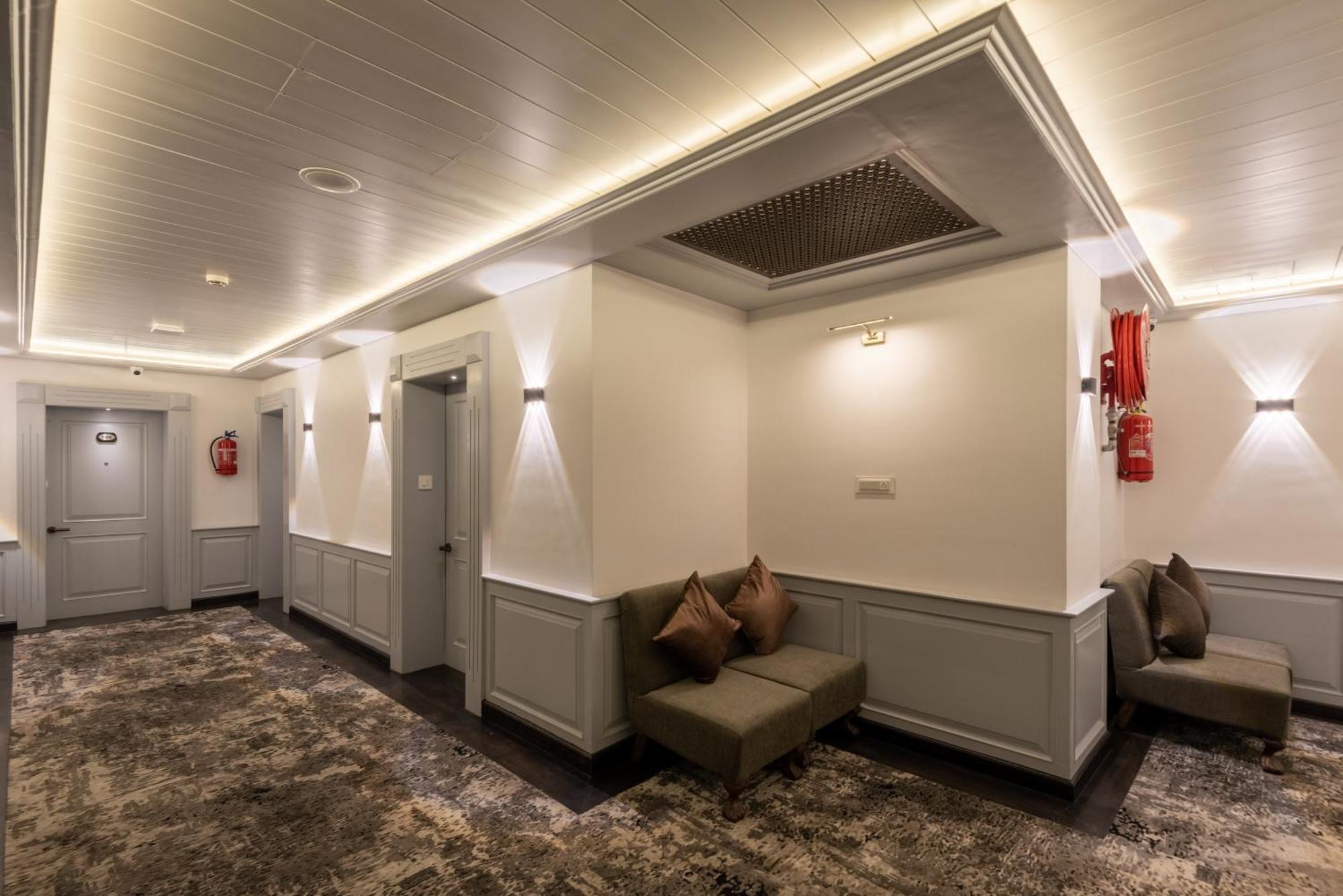 Hotel Grand Boulevard Durgjan Luaran gambar