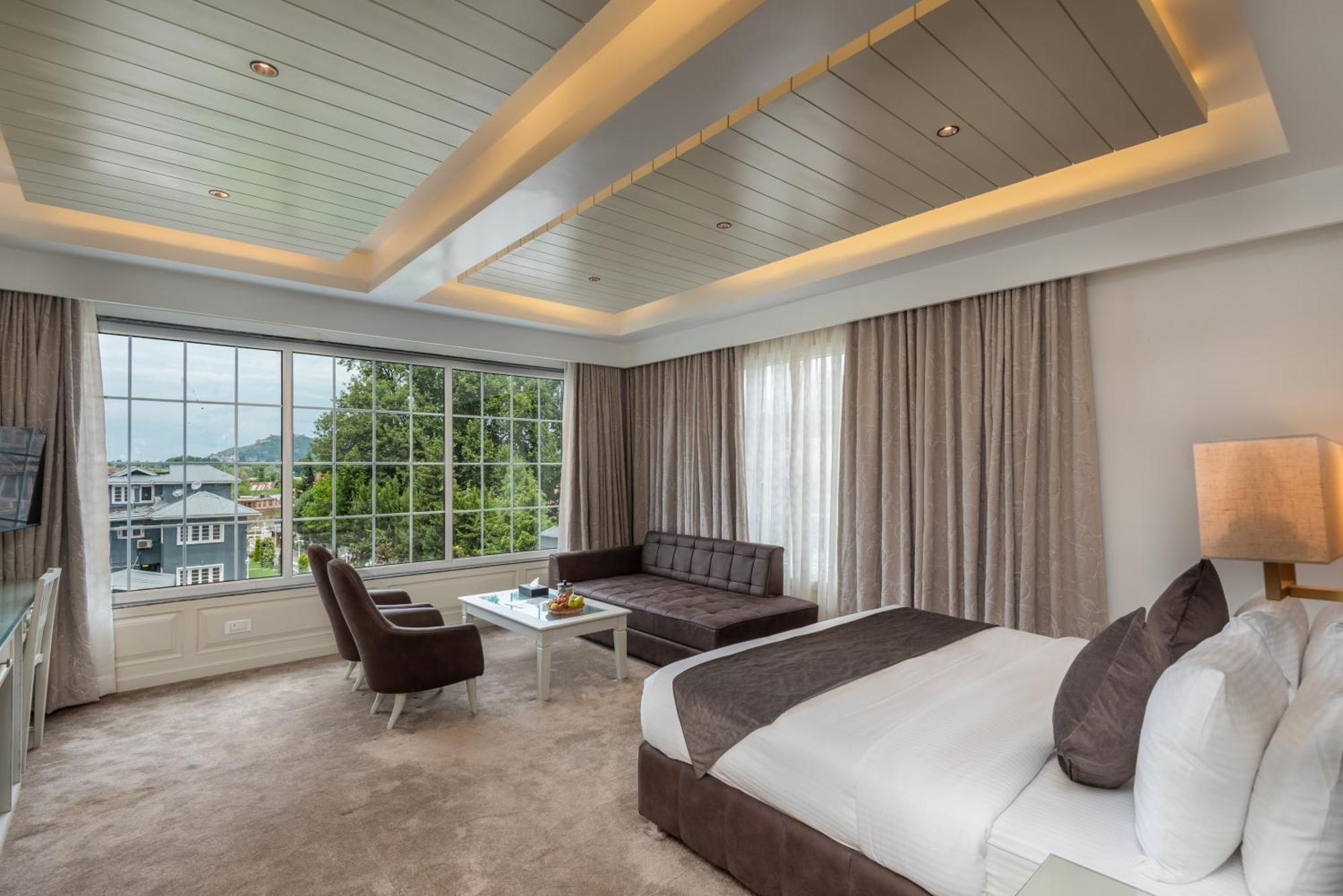 Hotel Grand Boulevard Durgjan Bilik gambar