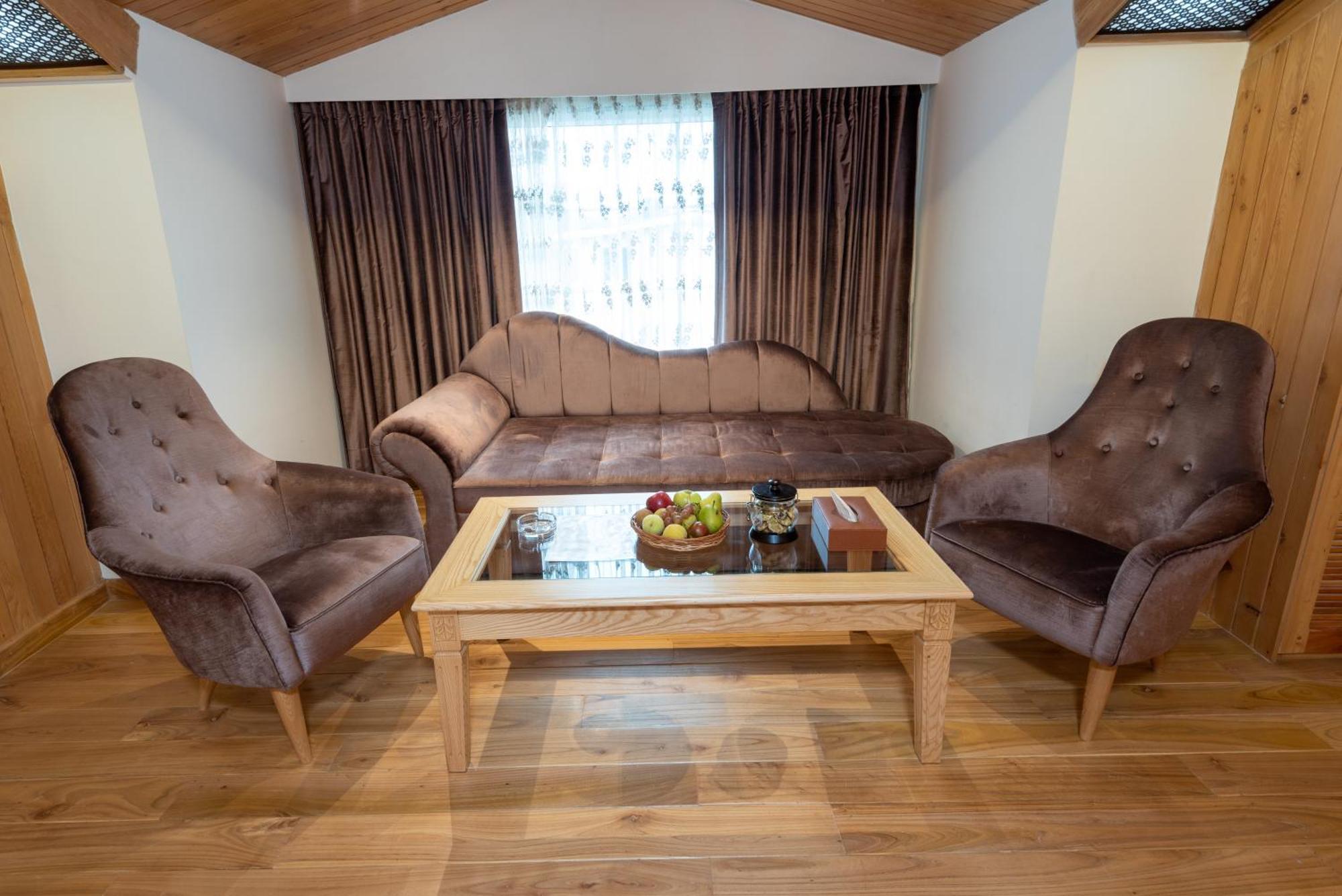 Hotel Grand Boulevard Durgjan Bilik gambar